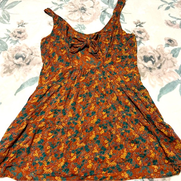 Spring dress - Picture 3 of 6